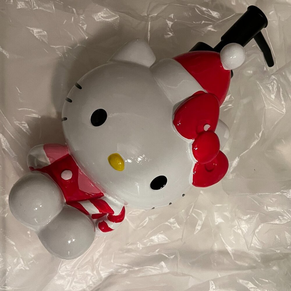 Hello‎ Kitty Christmas lotion dispenser (candy cane  Bathroom Pump new